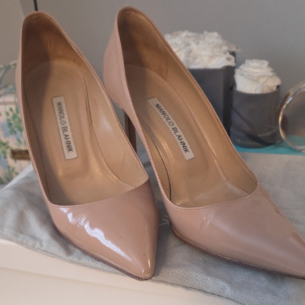 Manolo Blahnik Nude Patent BB Heels. 👠👠